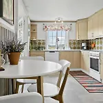 2 Bedroom Gorgeous In 펜션 노르보르