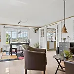 2 Bedroom Gorgeous In * 노르보르
